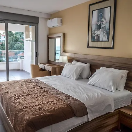 Hotel Mediterraneo Liman Free Private Beach For Hotel Guest Ulcinj Exterior photo